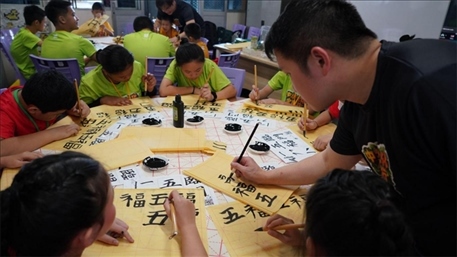 書(shū)法教學(xué)。主辦方供圖