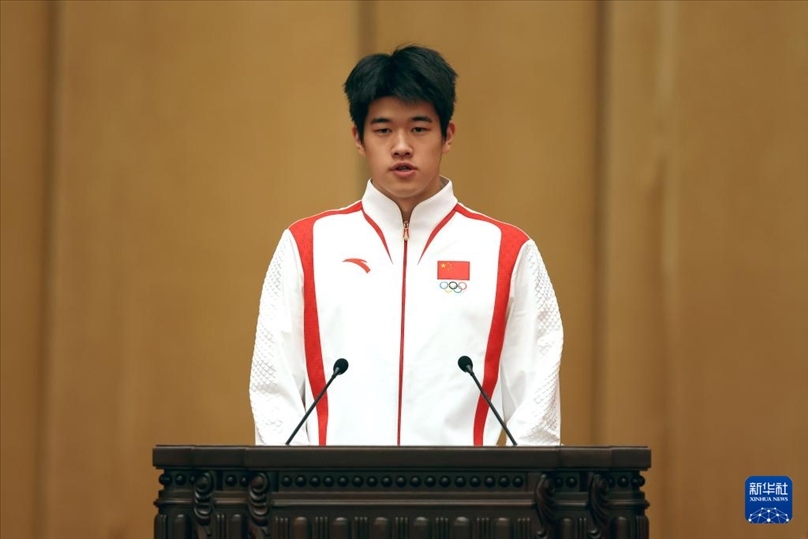 11月15日，游泳運(yùn)動(dòng)員潘展樂在報(bào)告會(huì)上發(fā)言。新華社記者 李明 攝