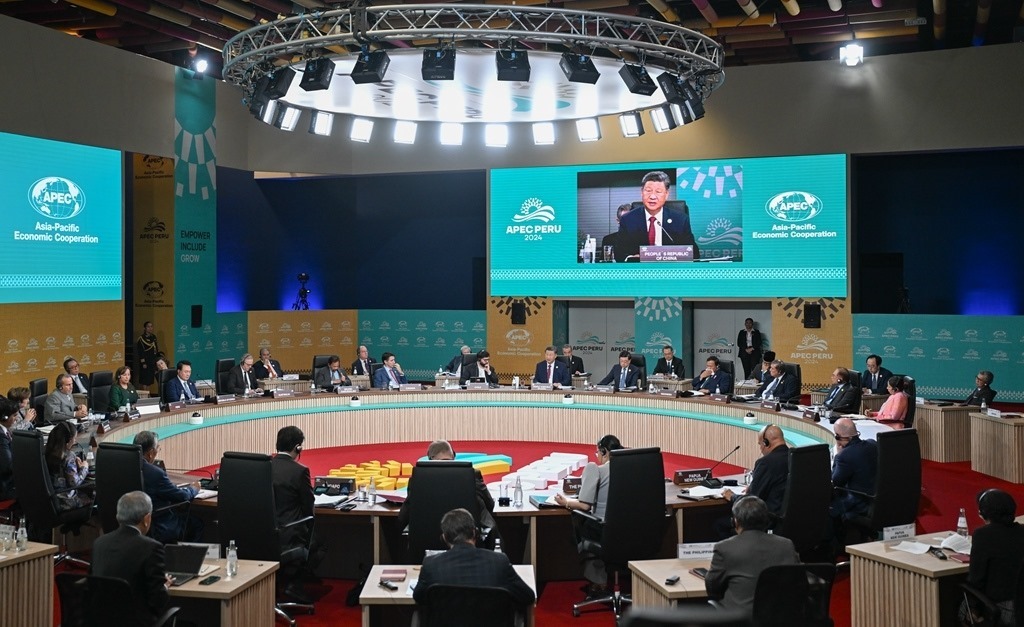 當(dāng)?shù)貢r間11月16日上午，亞太經(jīng)合組織第三十一次領(lǐng)導(dǎo)人非正式會議在秘魯利馬會議中心舉行。國家主席習(xí)近平出席會議并發(fā)表題為《共擔(dān)時代責(zé)任 共促亞太發(fā)展》的重要講話。新華社記者 謝環(huán)馳 攝