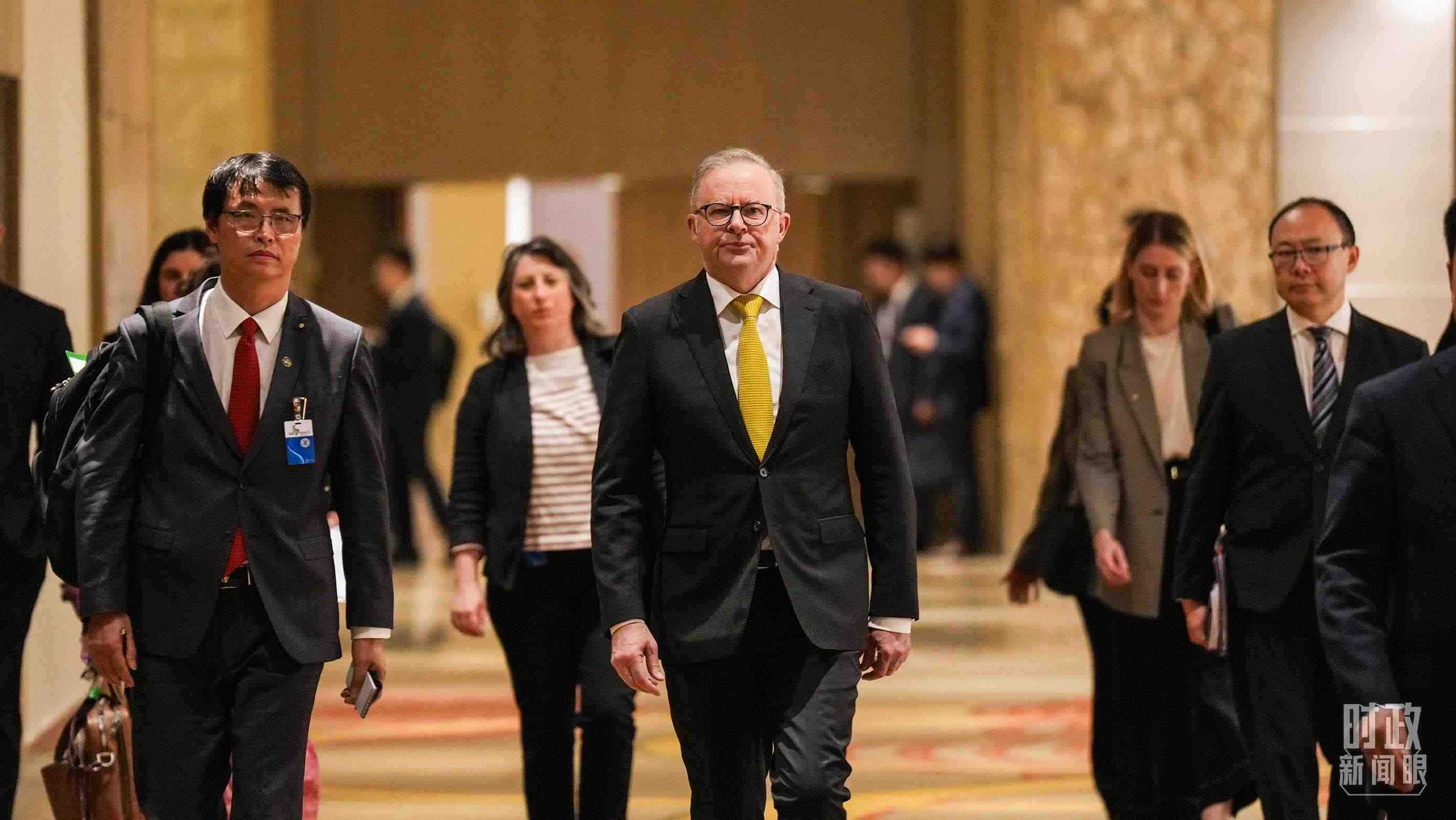 △澳大利亞總理阿爾巴尼斯抵達(dá)會(huì)見現(xiàn)場(chǎng)。（總臺(tái)記者李晉拍攝）