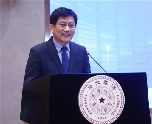 清華大學國家治理研究院執(zhí)行院長、清華大學計算社會科學與國家治理實驗室執(zhí)行主任孟慶國教授演講。供圖單位：清華大學國家治理研究院