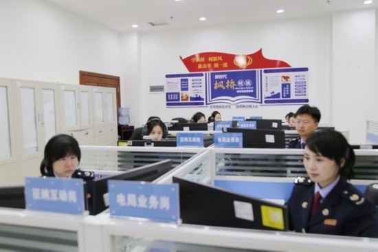 凱里市稅務(wù)局線上集約處理中心。姜潤(rùn)靜攝