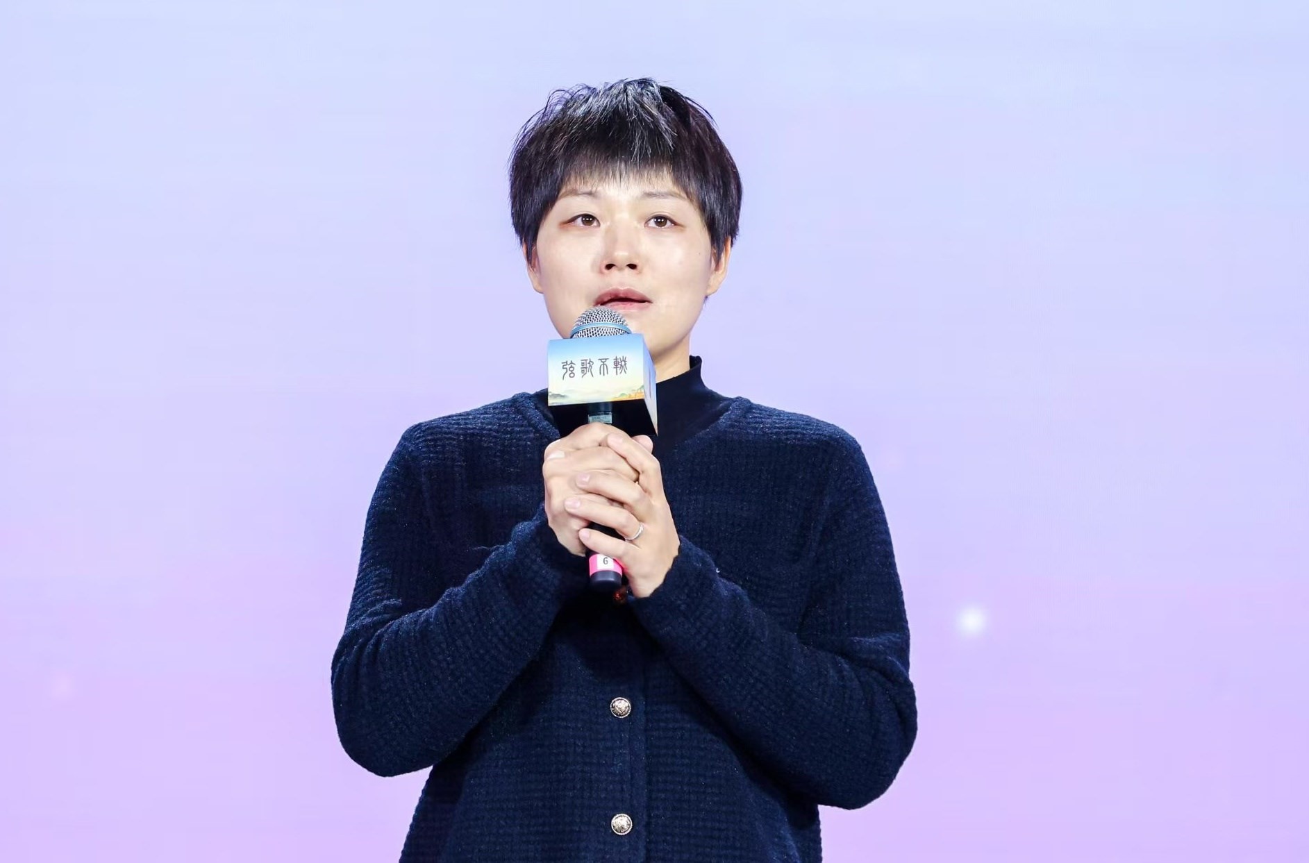 “中國好人”欒留偉妻子薛巧艷。人民視頻供圖。