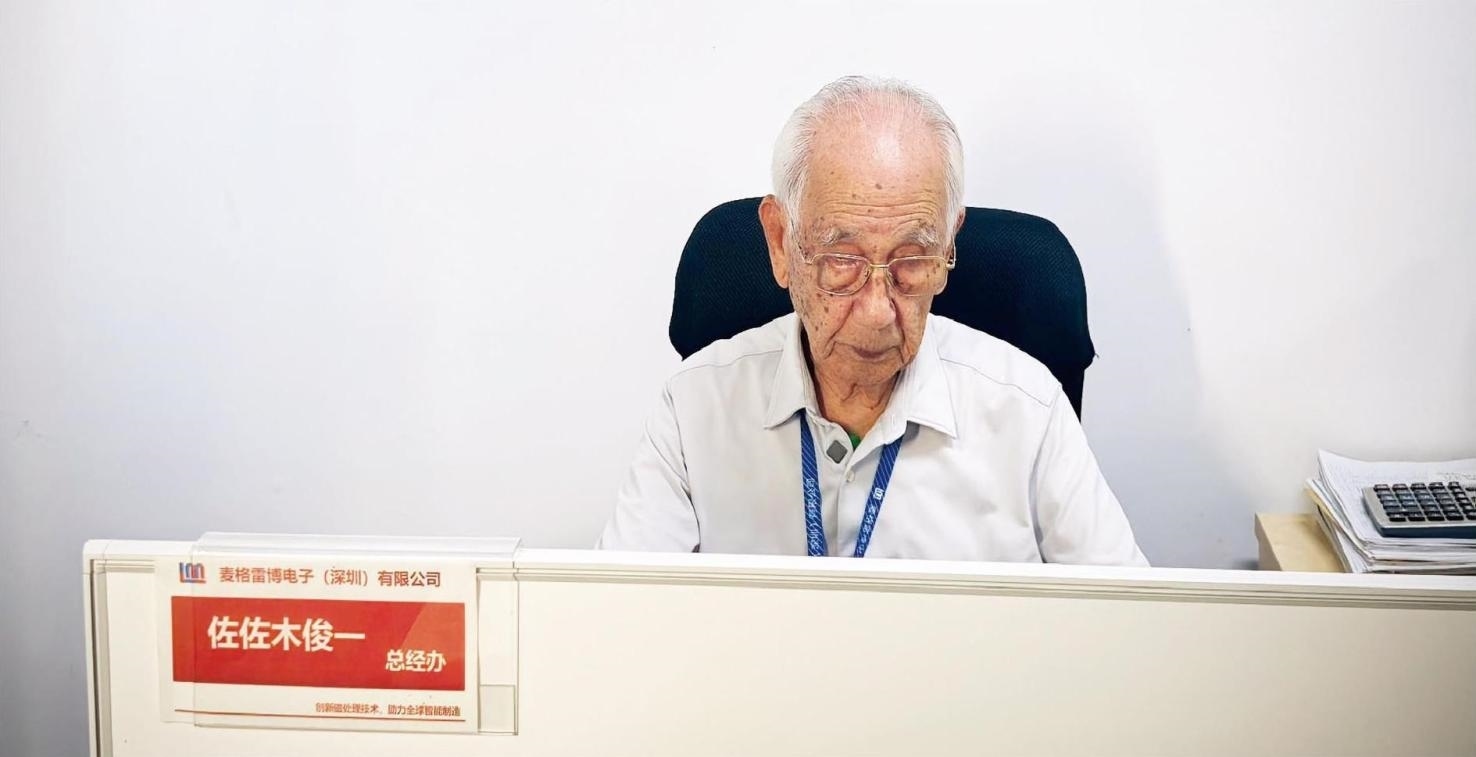 佐佐木俊一在工位上工作。（本刊記者 馮璐／攝）