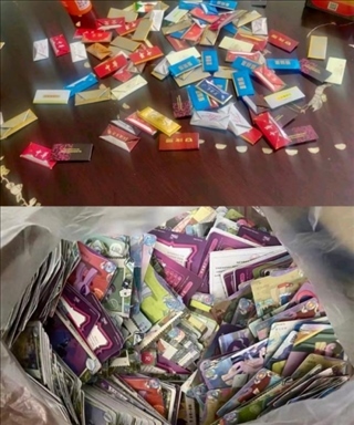 孩子們收集的煙卡、卡牌。受訪者供圖