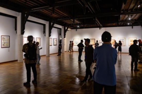 觀眾參觀“東盟-中國人文交流年”漫畫大賽展覽。記者 徐欽 攝