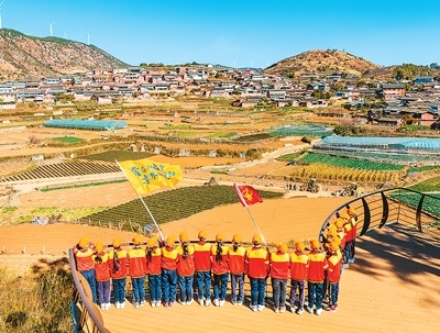 學(xué)生在攀枝花迤沙拉歷史文化主題研學(xué)基地參觀。 石 磊攝