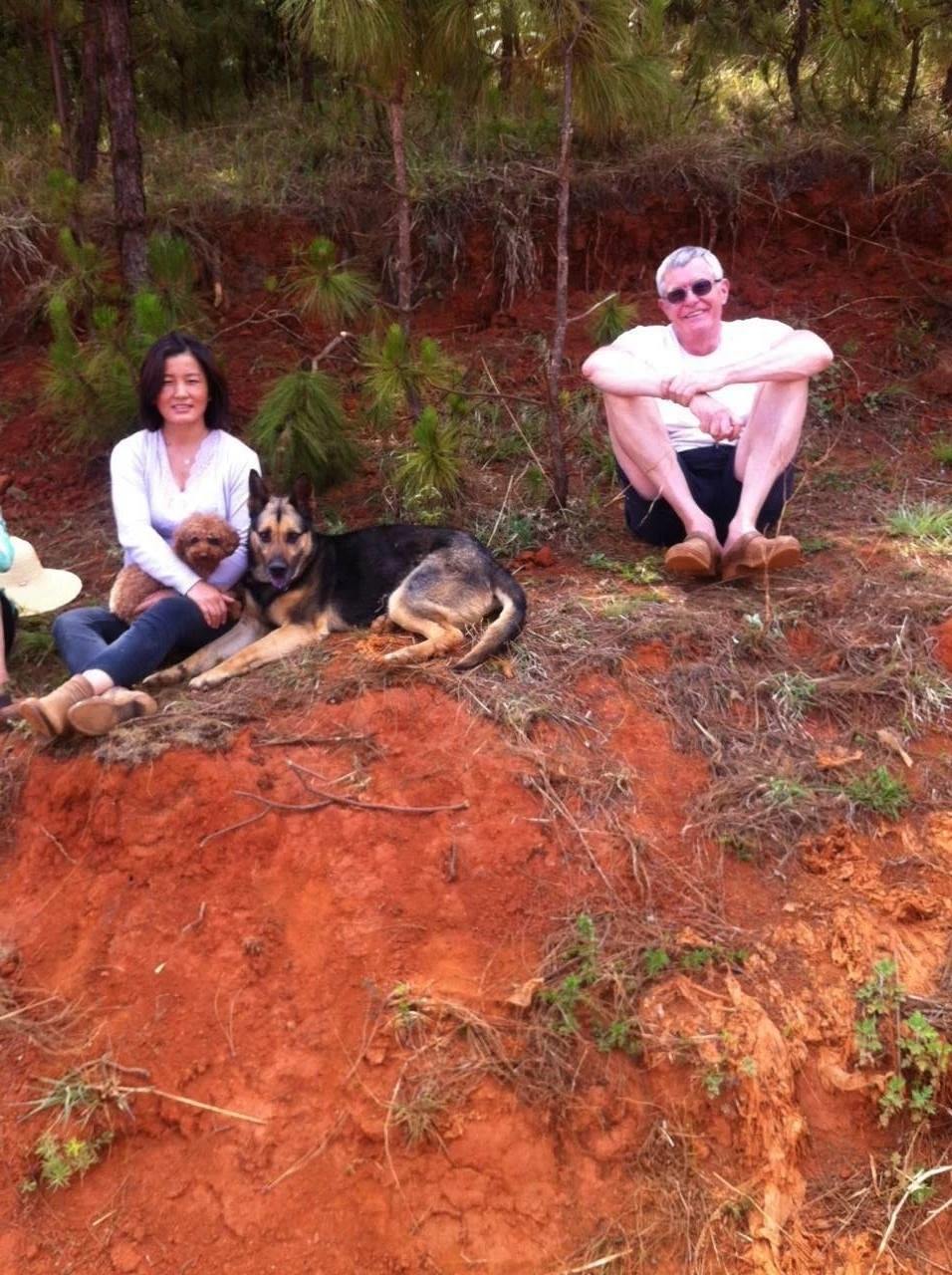 奈斯和妻子在云南東川打造了一個名叫“卡比杉”的農場。