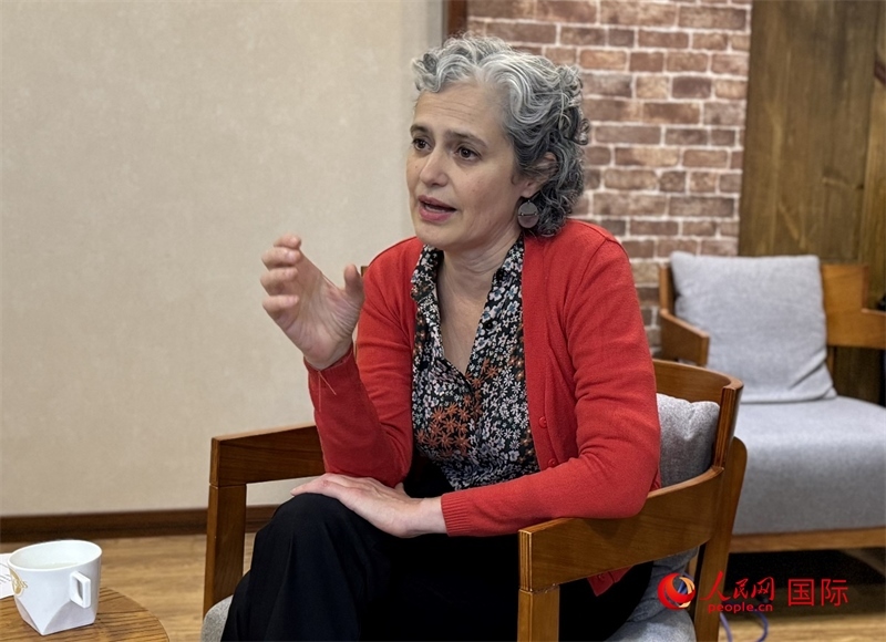 阿根廷布宜諾斯艾利斯大學社會科學院院長安娜·何塞菲娜·阿里亞斯（Ana Josefina Arias）接受人民網(wǎng)記者采訪。人民網(wǎng)記者 趙健攝