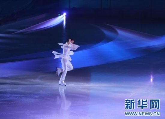 圖為羽生結弦在表演中。記者 錢錚 攝