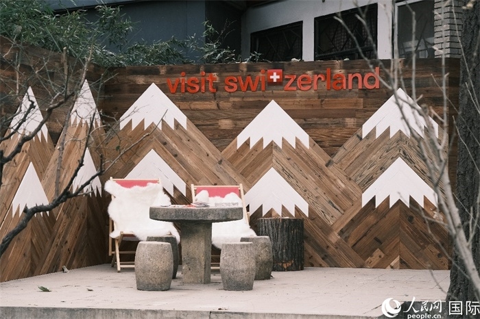 瑞士小木屋一隅，靜謐中散發(fā)出阿爾卑斯的冬日溫情。人民網(wǎng) 實習(xí)生黃睿攝