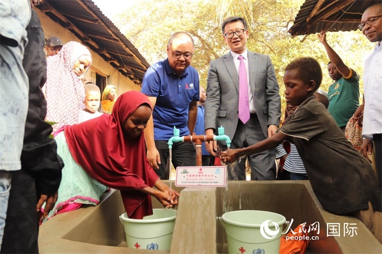 安全供水工程揭牌儀式現(xiàn)場。施亮攝