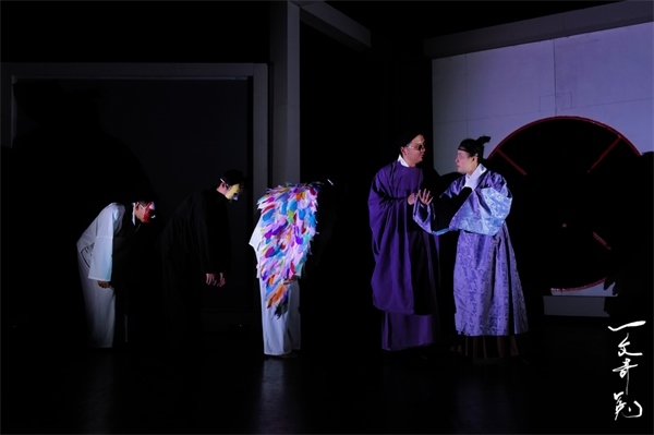 《一文奇冤》劇照。中國國家話劇院供圖