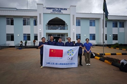 中國援桑給巴爾醫(yī)療隊在基文吉區(qū)醫(yī)院開展相關活動。中國援桑醫(yī)療隊供圖