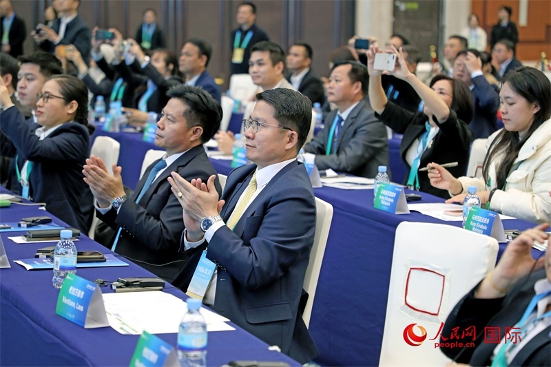 這是1月16日在南寧國(guó)際會(huì)展中心拍攝的“世界市長(zhǎng)對(duì)話·南寧”活動(dòng)現(xiàn)場(chǎng)。人民網(wǎng)記者 趙益普攝