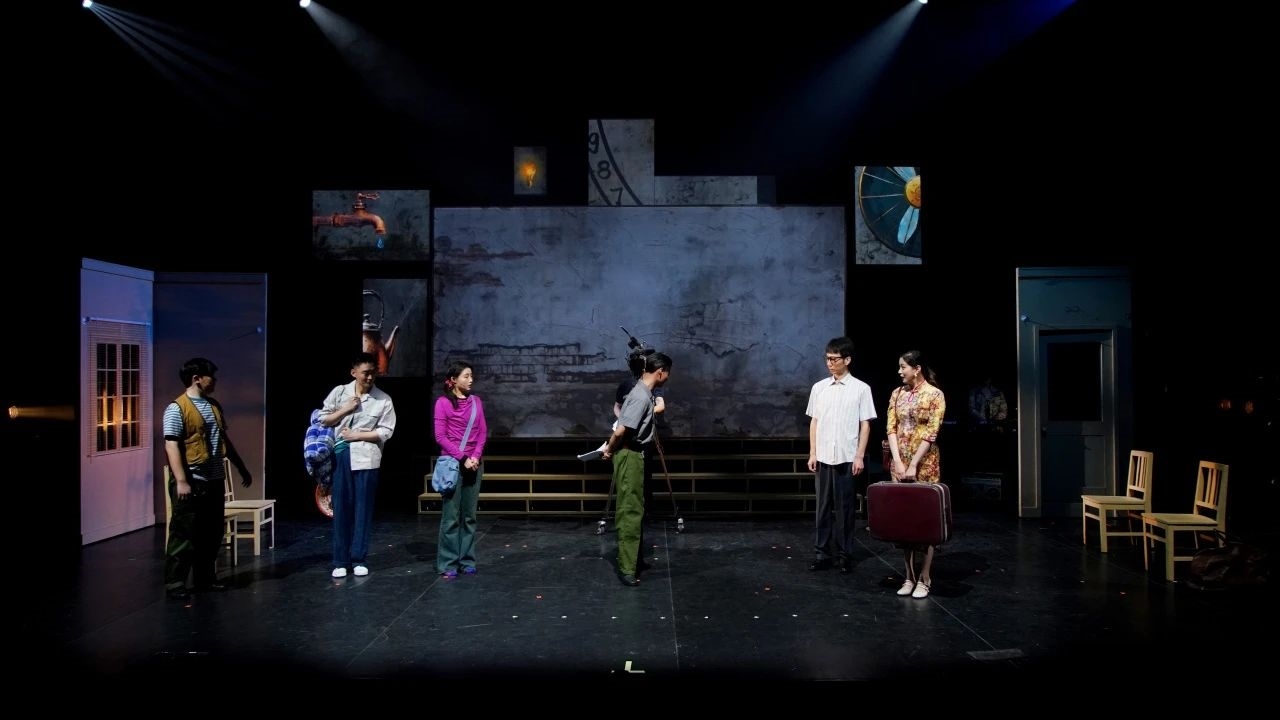 話劇《布吉出租屋》劇照。中國國家話劇院供圖