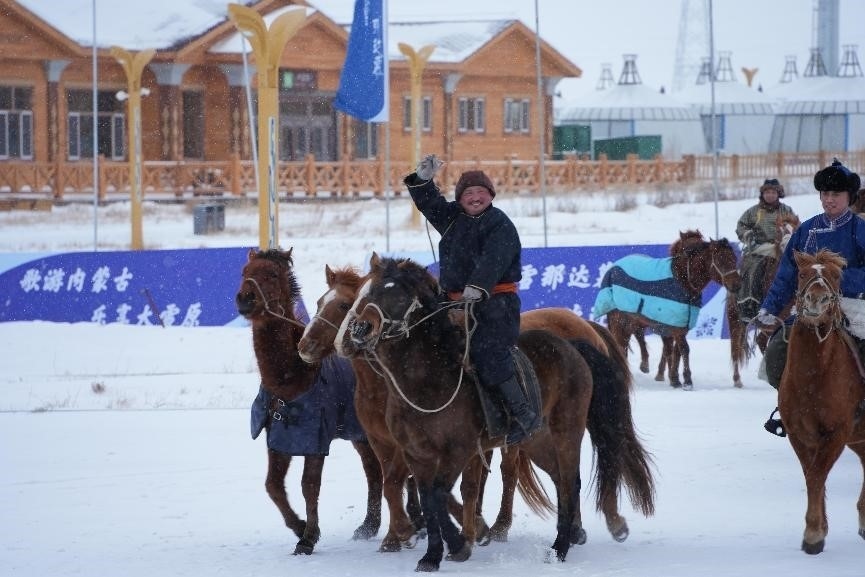 呼倫貝爾冰雪那達(dá)慕。人民網(wǎng)記者 趙夢月攝