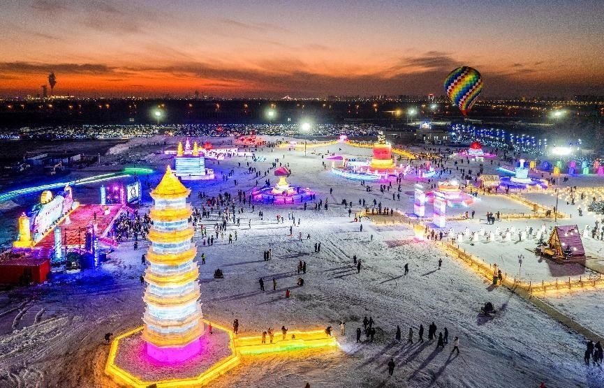 第四屆呼和浩特歡樂冰雪節(jié)活動現(xiàn)場。丁根厚攝