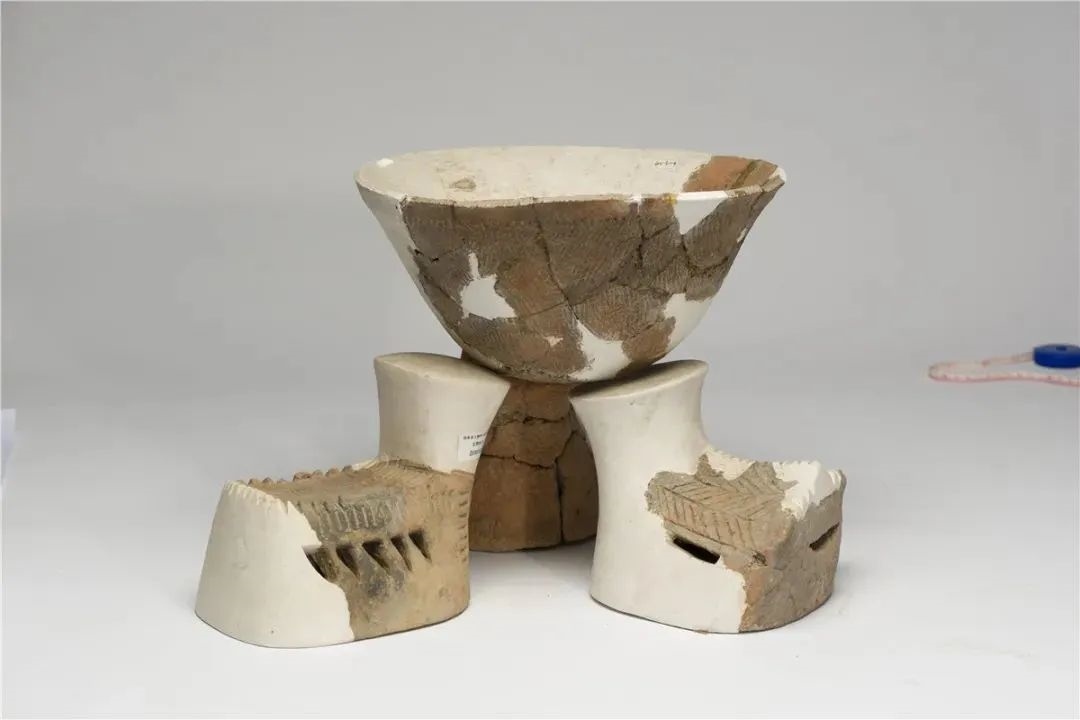陶缽支座組合。國(guó)博供圖