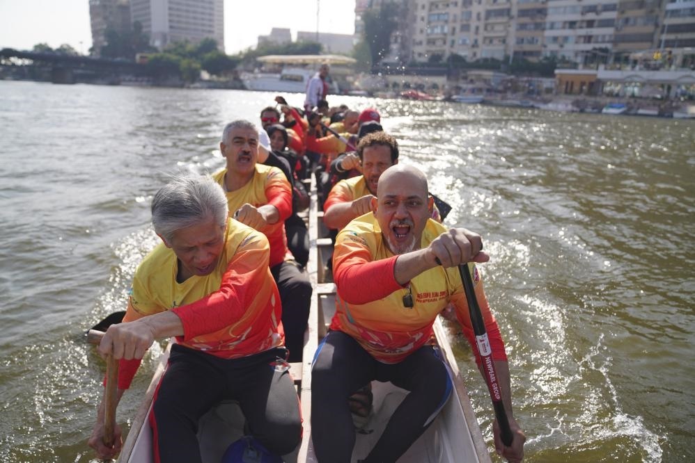 活動(dòng)現(xiàn)場龍舟競技，共慶春節(jié)。開羅中國文化中心供圖