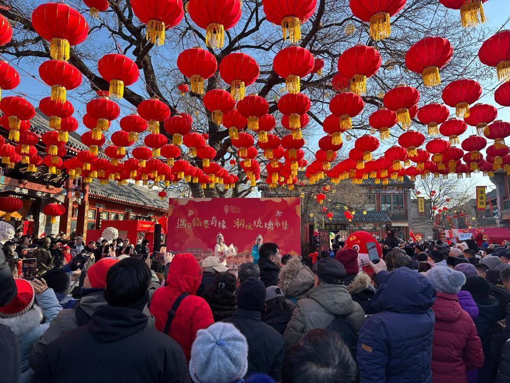 1月29日，市民游客在北京廠甸廟會感受濃濃年味。新華社記者 楊淑君 攝