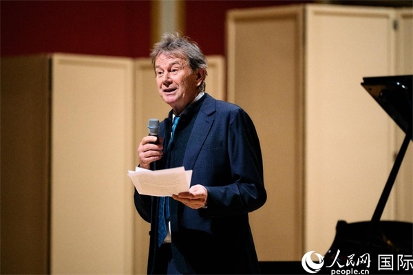 英中了解協(xié)會(huì)會(huì)長邁克爾·伍德致辭。 楊浩鵬攝