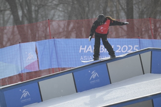 2月8日，張小楠在比賽中。新華社記者 楊冠宇攝