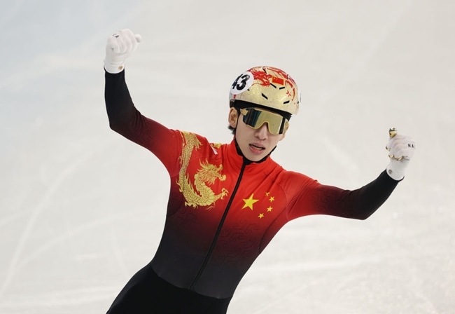 2月8日，林孝埈慶祝奪冠。新華社記者 黃偉 攝