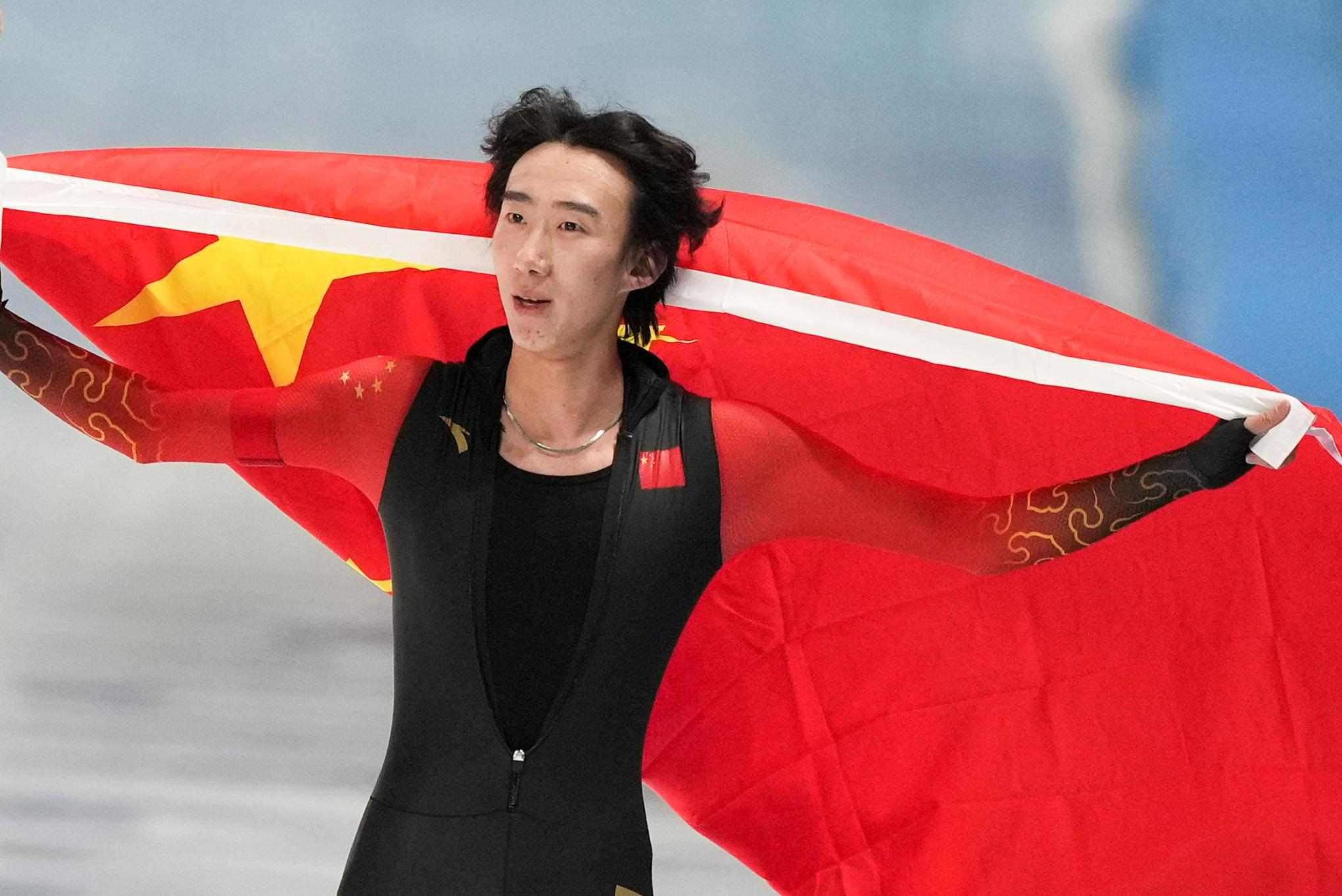 2月9日，吳宇慶祝奪冠。新華社記者 李一博 攝