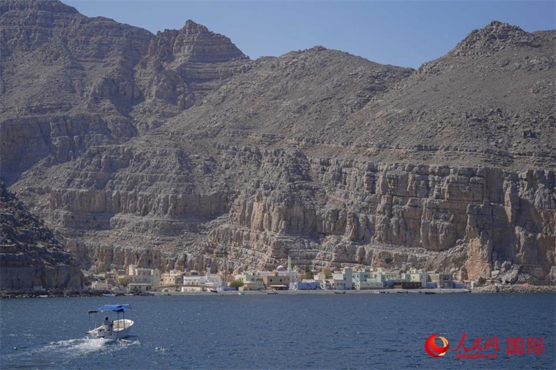 遠(yuǎn)眺庫(kù)姆扎爾村。人民網(wǎng) 塔里克·易卜拉欣攝