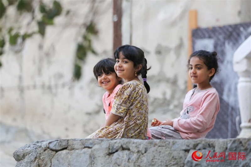 庫(kù)姆扎爾村的兒童。人民網(wǎng) 塔里克·易卜拉欣攝