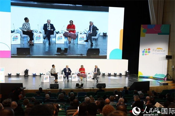 第5屆“共同金融”峰會在南非開普敦國際會議中心開幕。圖為峰會開幕式現(xiàn)場。人民網(wǎng)記者戴楷然攝