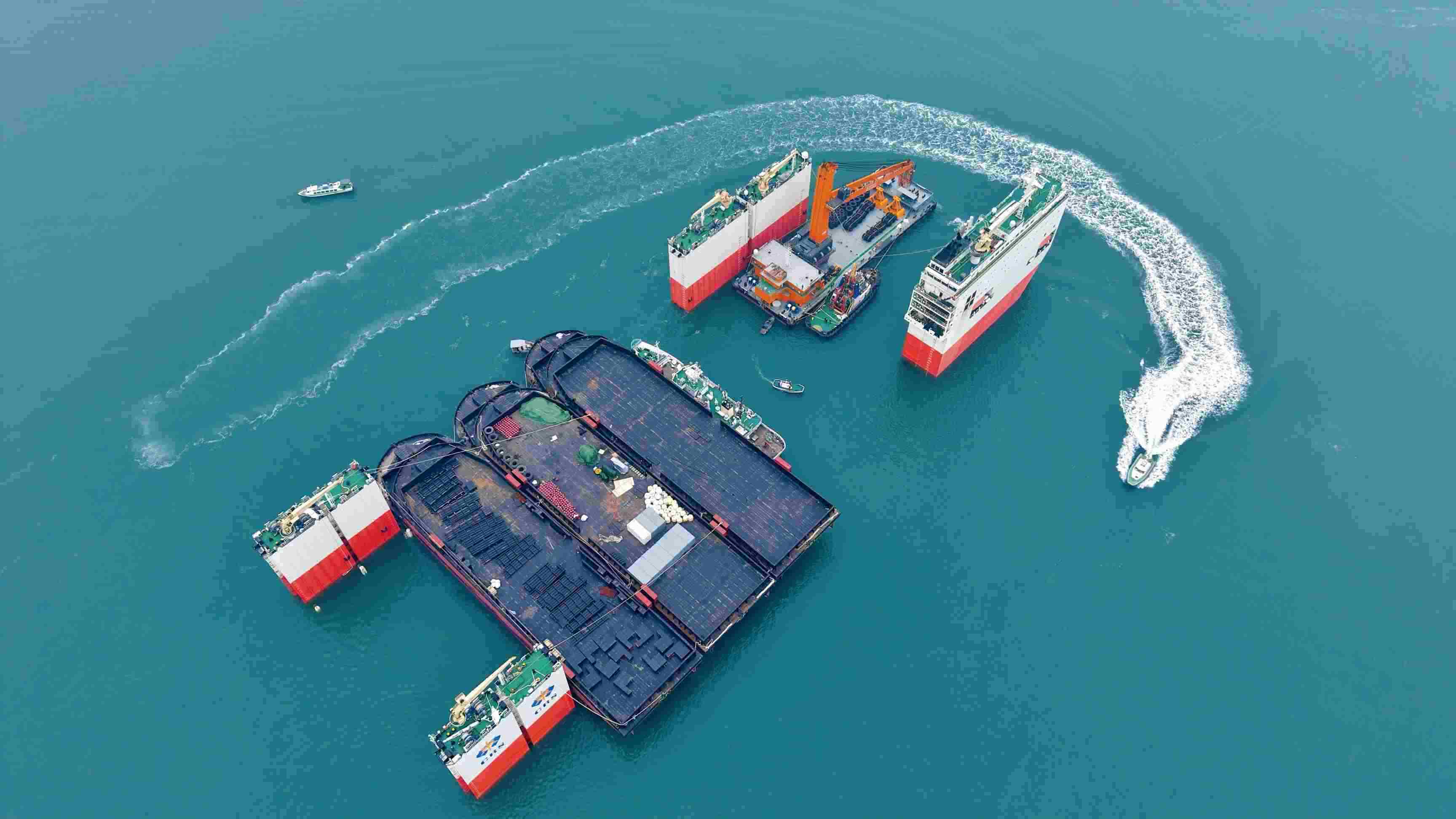 “華瑞龍”輪裝載13艘船舶前往幾內(nèi)亞。受訪方供圖