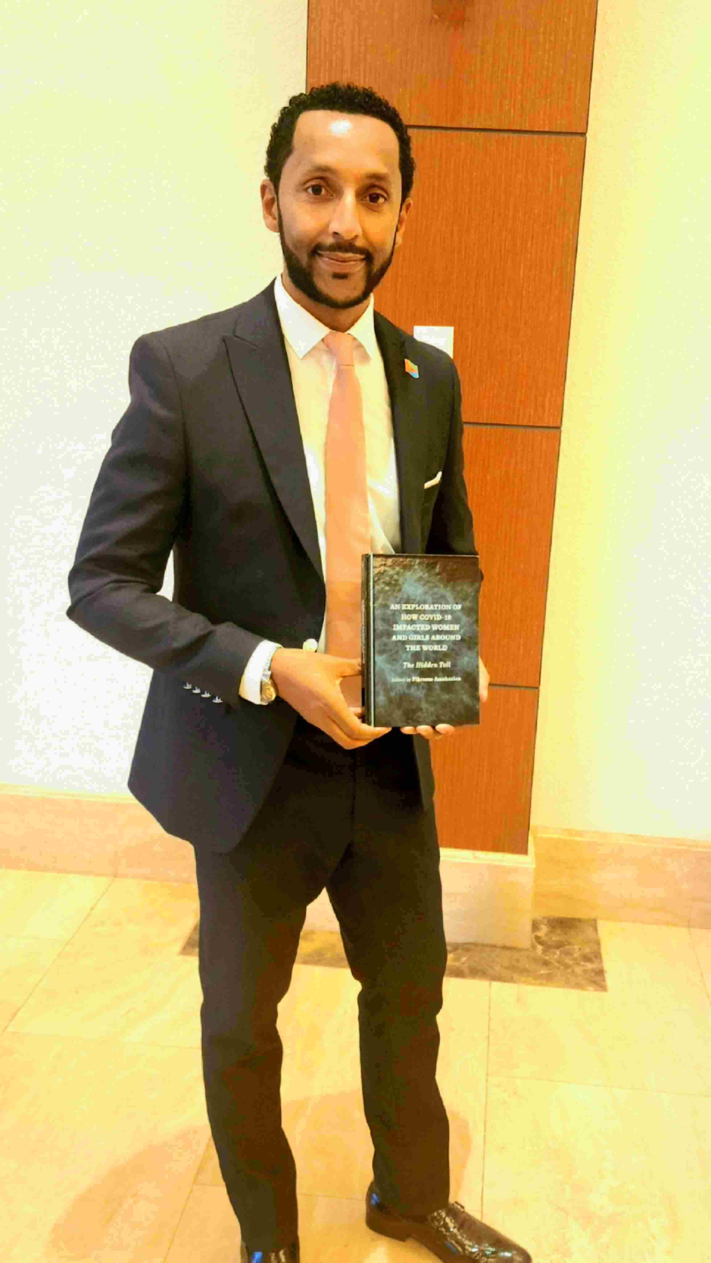 厄立特里亞戰(zhàn)略研究中心研究員、知名作家學(xué)者菲克雷耶蘇斯。圖片由受訪者提供