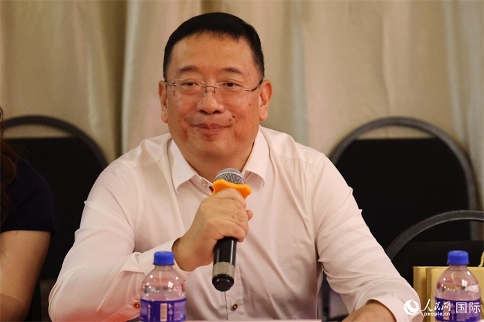 巴西文協(xié)主席上官建峰在座談會(huì)上致辭。人民網(wǎng)記者 陳海琪攝