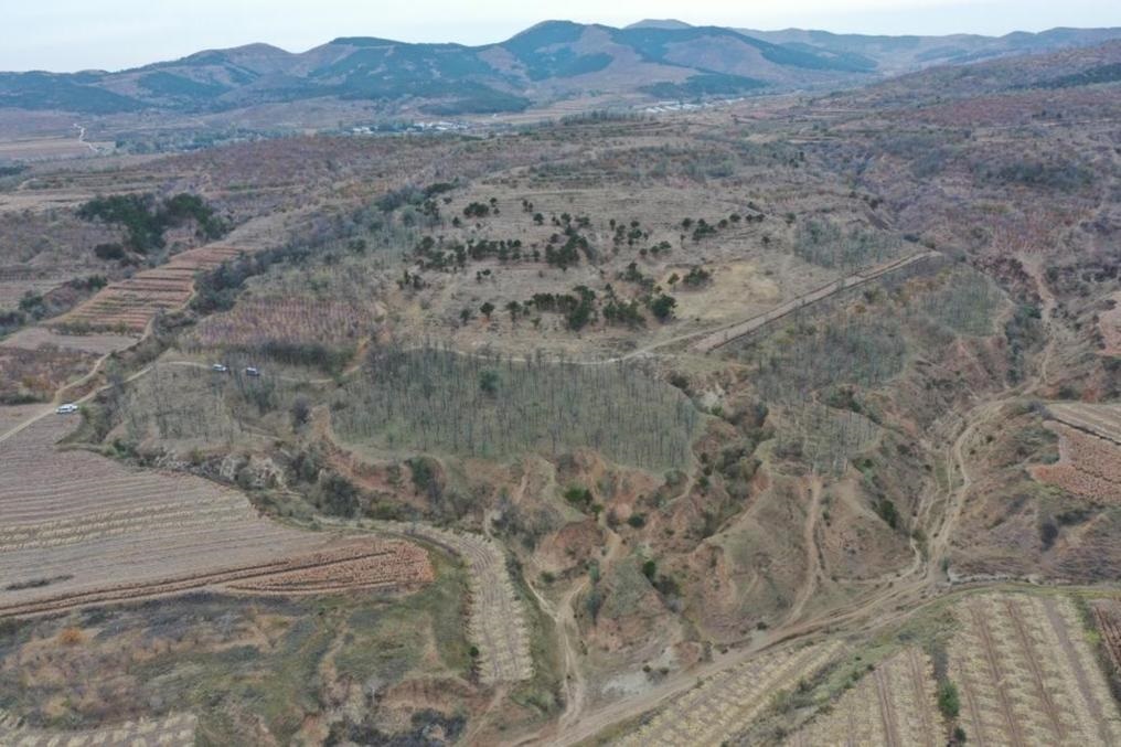 朝陽(yáng)凌源無白丁遺址群（2024年11月23日攝）。新華社發(fā)（遼寧省文物考古研究院供圖）