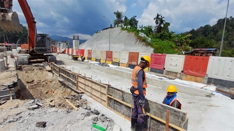 施工現(xiàn)場。 鄧騰亮攝