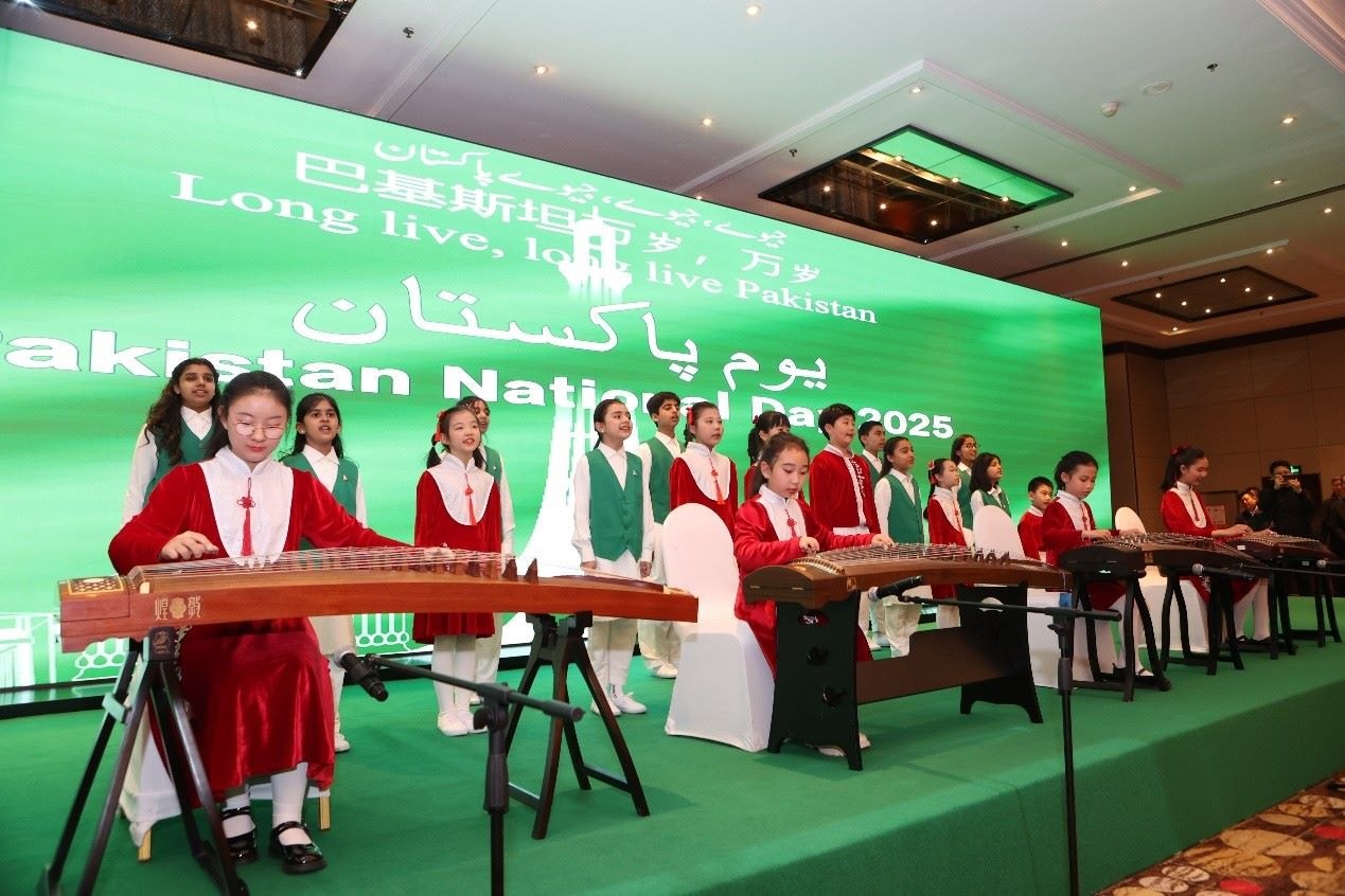 中巴兩國學(xué)生演出。巴基斯坦駐華大使館供圖