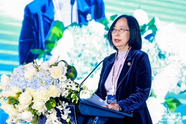 中國高等教育學會學術(shù)咨詢發(fā)展委員會委員、中國高等教育學會原副秘書長、《中國高教研究》主編王小梅。