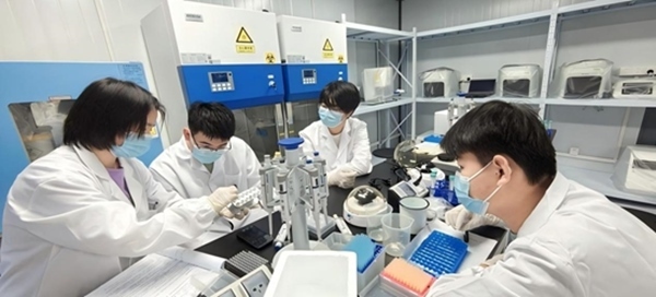 “個體基因解密實驗”預實驗課堂。東華大學供圖