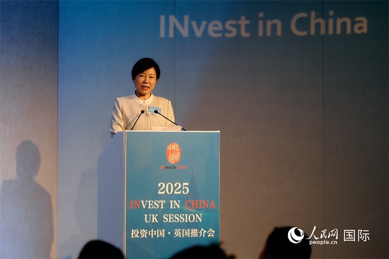 湖南省商務(wù)廳廳長(zhǎng)龍小紅做商務(wù)工作情況推介。楊浩鵬攝。