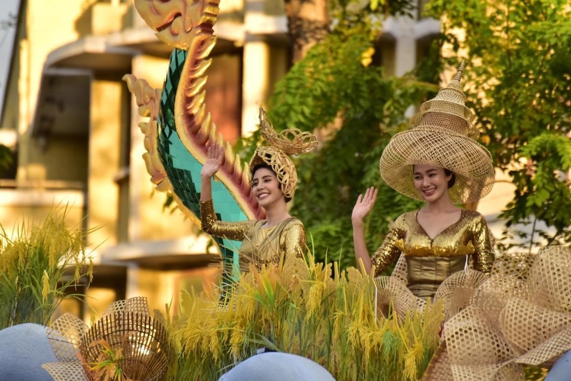 “祝福之河”花車以神龍形象象征水的神圣與豐饒，寓意祈福納祥。泰國國家旅游局供圖