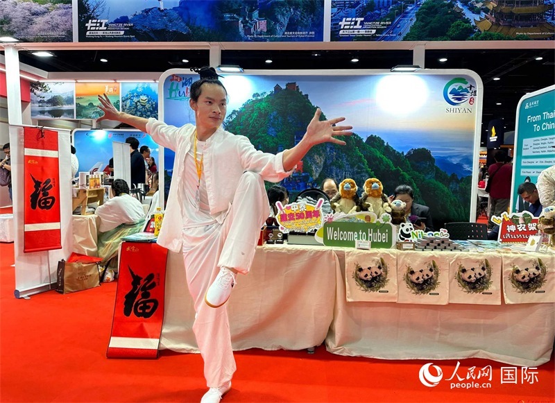 中國武當(dāng)功夫走進東南亞，以精湛的武藝和飄逸的身姿詮釋中國武術(shù)的精髓。人民網(wǎng)記者 簡承淵攝