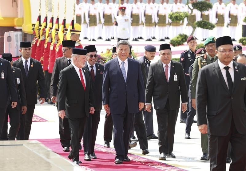 4月16日，馬來西亞最高元首易卜拉欣在馬來西亞國家王宮廣場(chǎng)為習(xí)近平主席舉行隆重歡迎儀式。