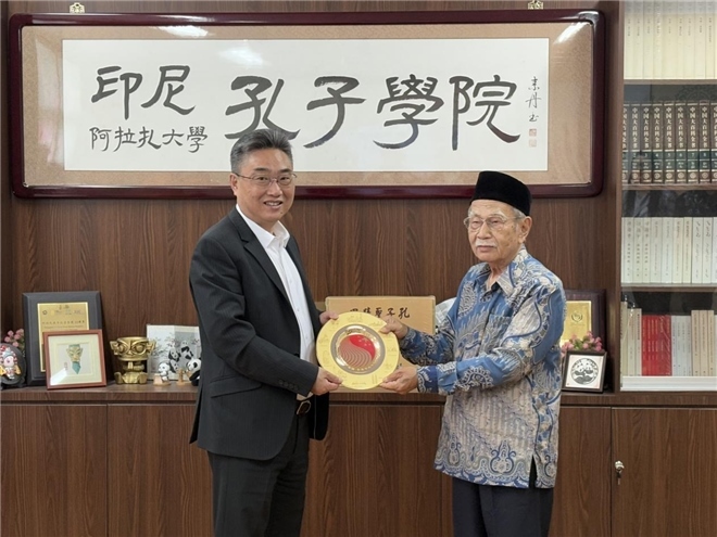 雙方交換禮物?；顒?dòng)主辦方供圖