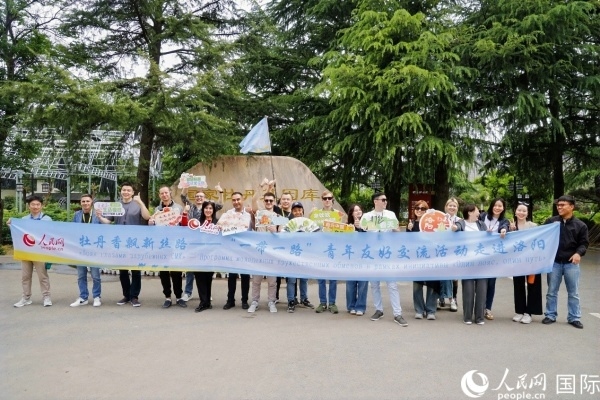 4月21日，人民網“一帶一路”青年友好交流活動走進洛陽。人民網記者 魯揚攝