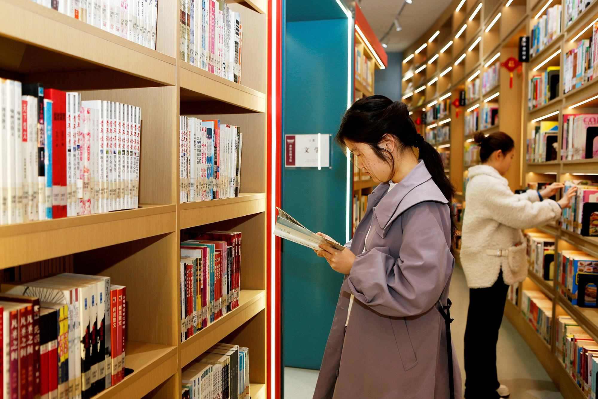 △2025年3月29日，讀者在山西臨汾市襄汾縣圖書館閱讀。