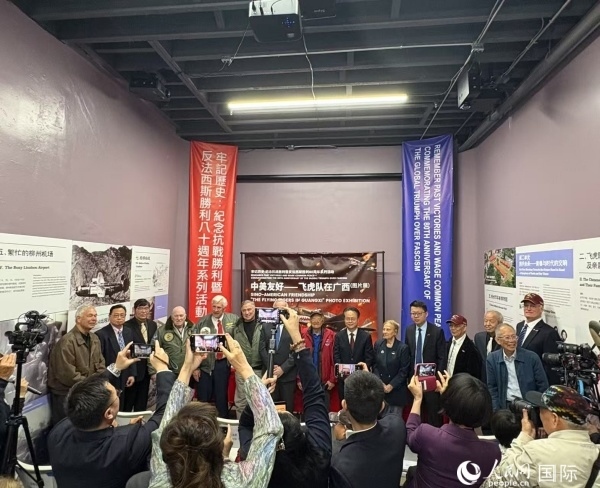 “中美友好——飛虎隊在廣西”圖片展開幕式現(xiàn)場。人民網(wǎng)記者 鄧圩攝