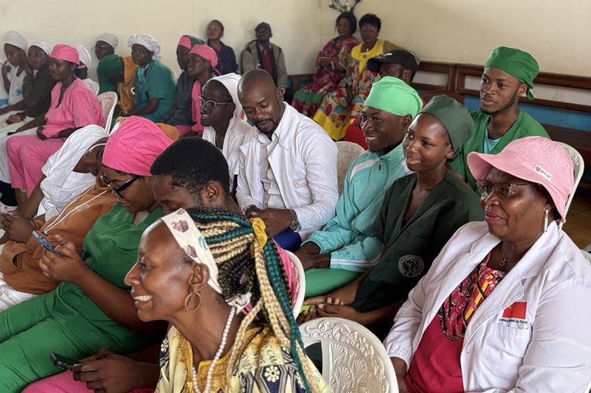 【2】圖為活動(dòng)現(xiàn)場(chǎng)。中國(guó)（山西）第24批援喀麥隆姆巴爾馬尤醫(yī)療隊(duì) 供圖