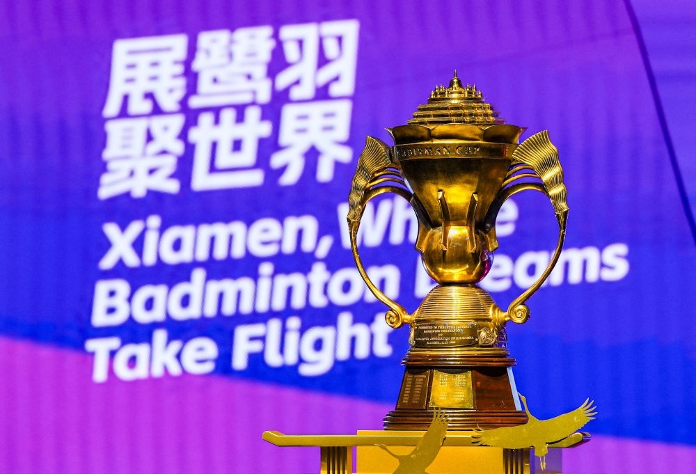 這是5月4日在決賽前拍攝的蘇迪曼獎(jiǎng)杯。新華社記者 孫非 攝